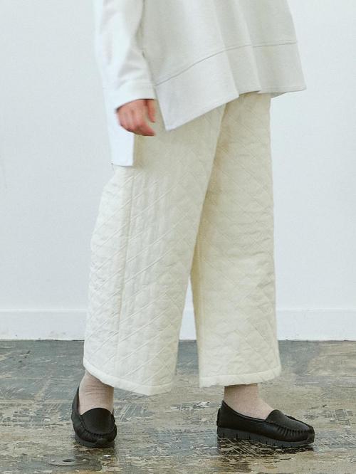 ワイドパンツ　ダブルステッチダイヤキルト