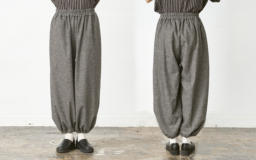 D3221裾ゴムバルーンパンツホームスパンの163cmモデル着用商品画像