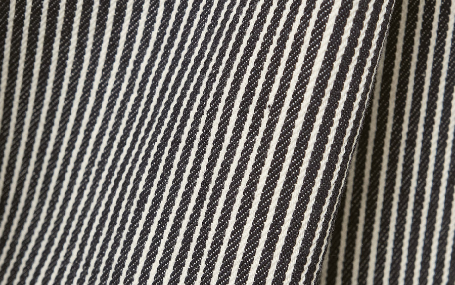 D3228ガウチョパンツ ヒッコリーデニム ネイビー色の生地UP画像