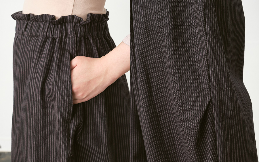 D3229 ワイドタックパンツヒッコリーデニムのモデル着用画像