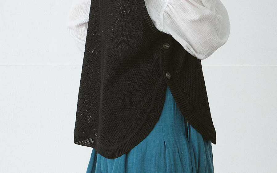 D6343サイドボタンニットベストの商品画像