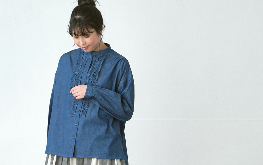 D9754前フリルスタンドカラーブラウス　4.5オンスデニムの商品画像