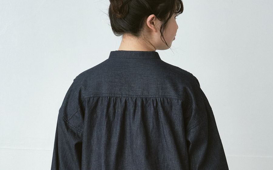 D9754前フリルスタンドカラーブラウス　4.5オンスデニムの商品画像