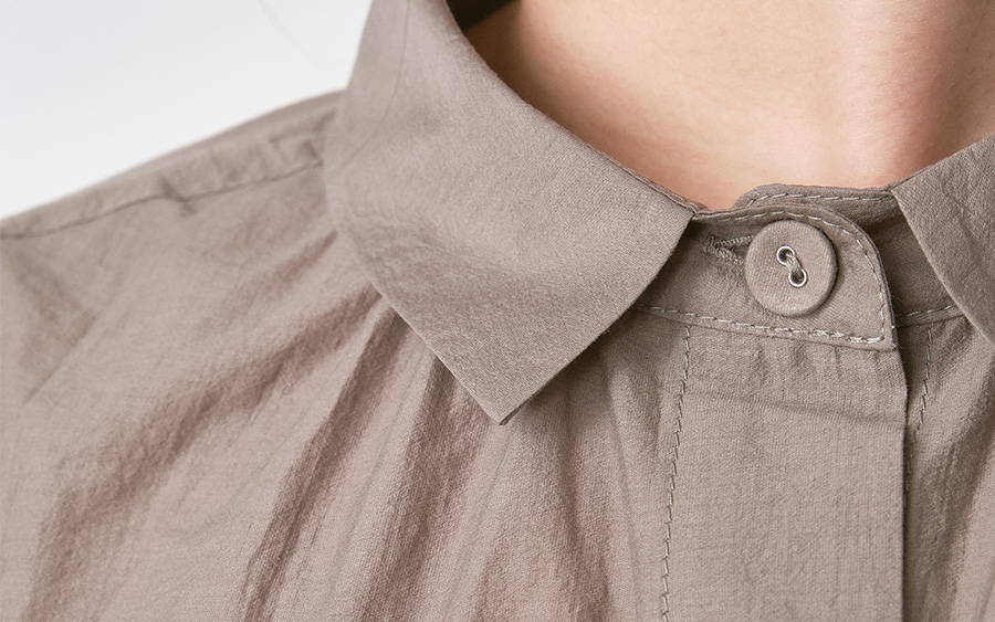 D9776ギャザーフレアブラウス　コットン混キャッチワッシャーの商品画像