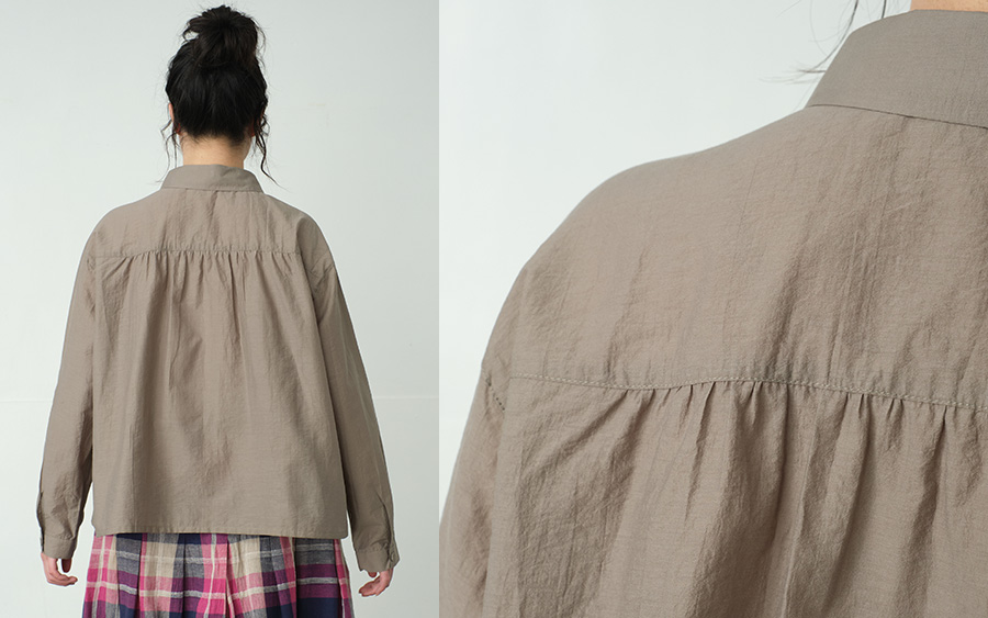 D9776ギャザーフレアブラウス　コットン混キャッチワッシャーの商品画像