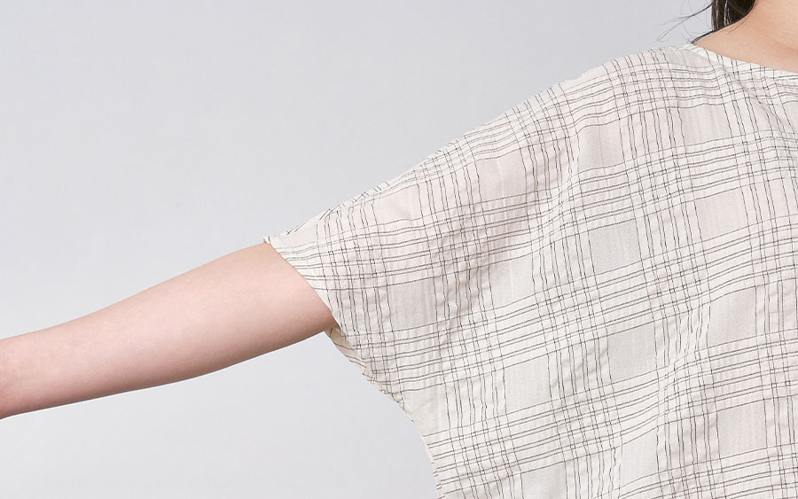 D9805前後差プルオーバーブラウス　コットンコードチェック　の商品画像