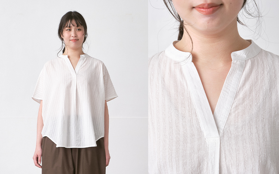 D9807キーネックプルオーバーブラウス　綿ボイルシャドウストライプの商品画像