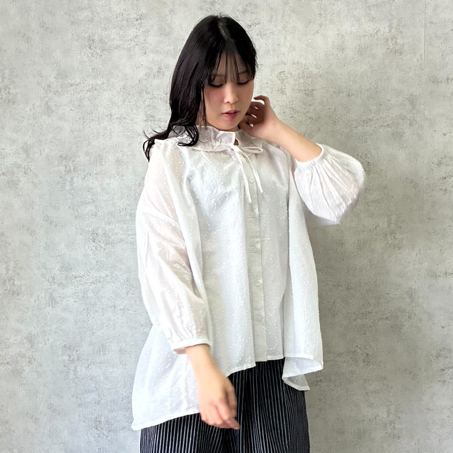 B1055フリル襟ブラウス  綿ジャガードドット オフの商品画像