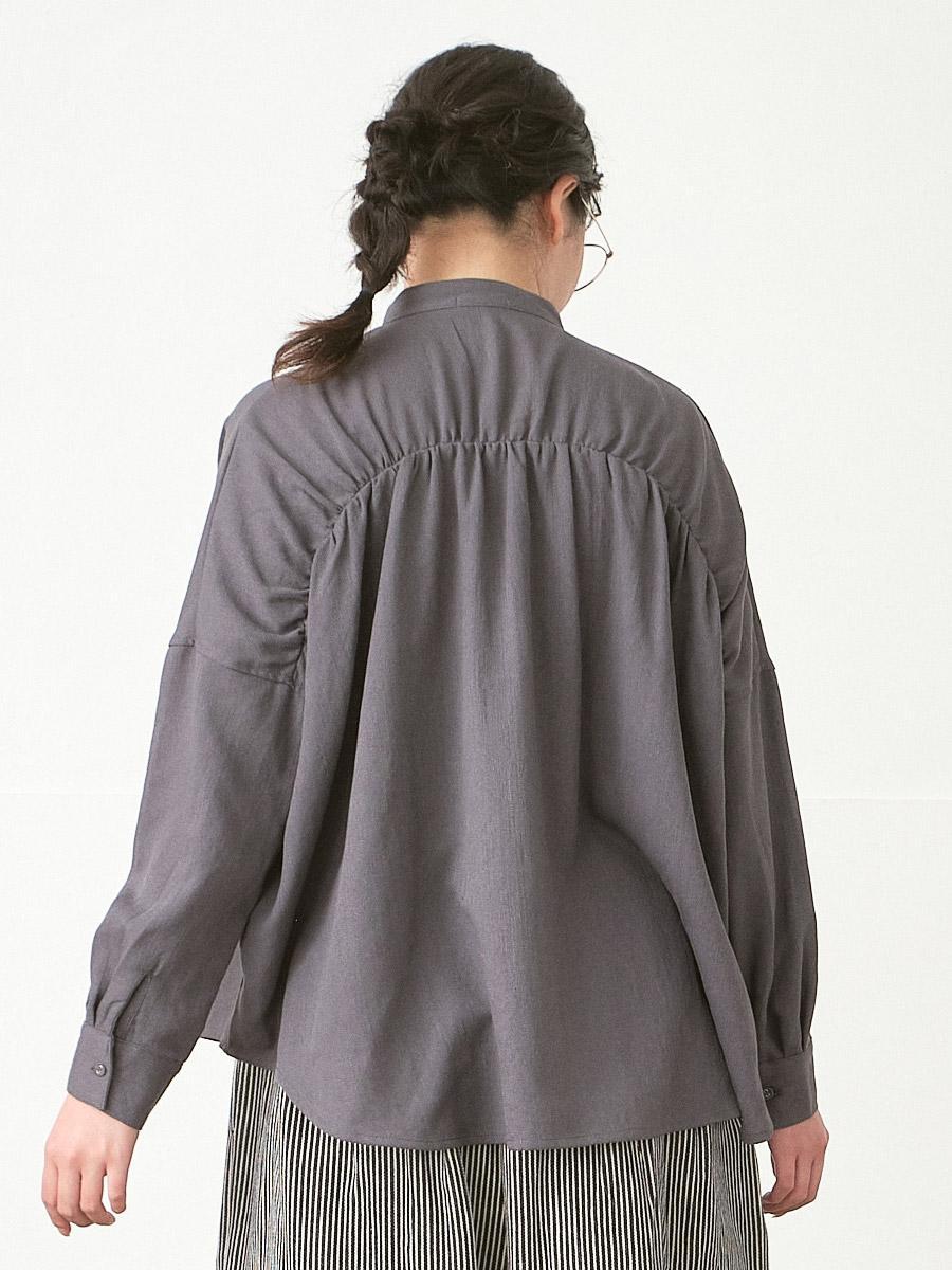 バックギャザーバンドカラーブラウス