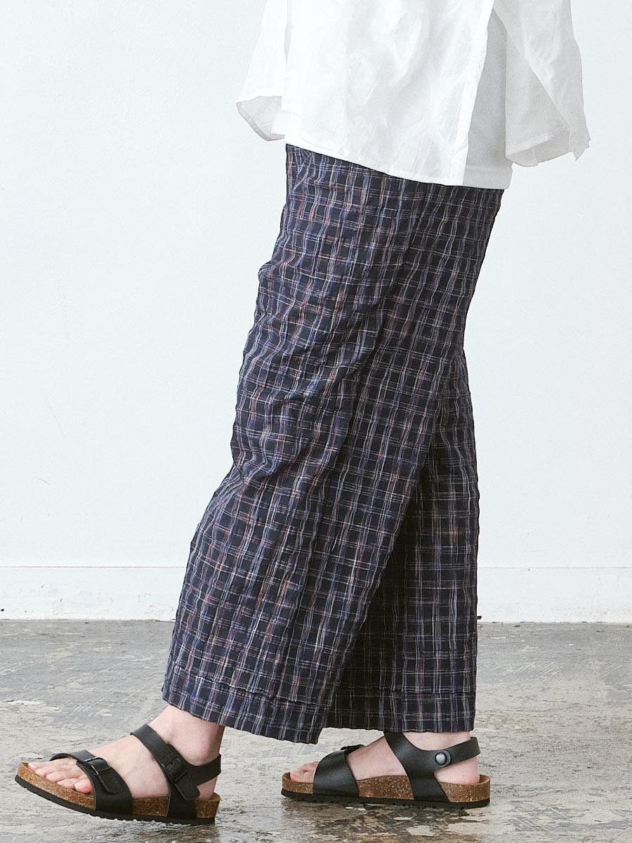 裾タックパンツ