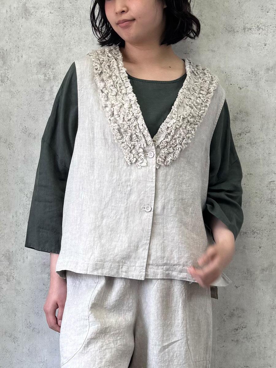 D9905 Vネックフリルベスト リネンオックス ECRU