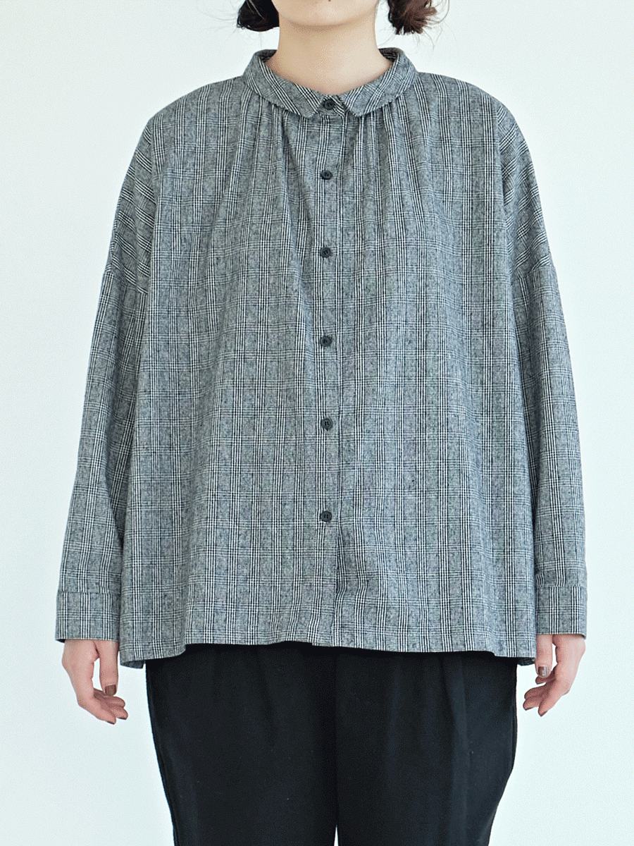 D8812 10700 グレンチェックの着用写真。