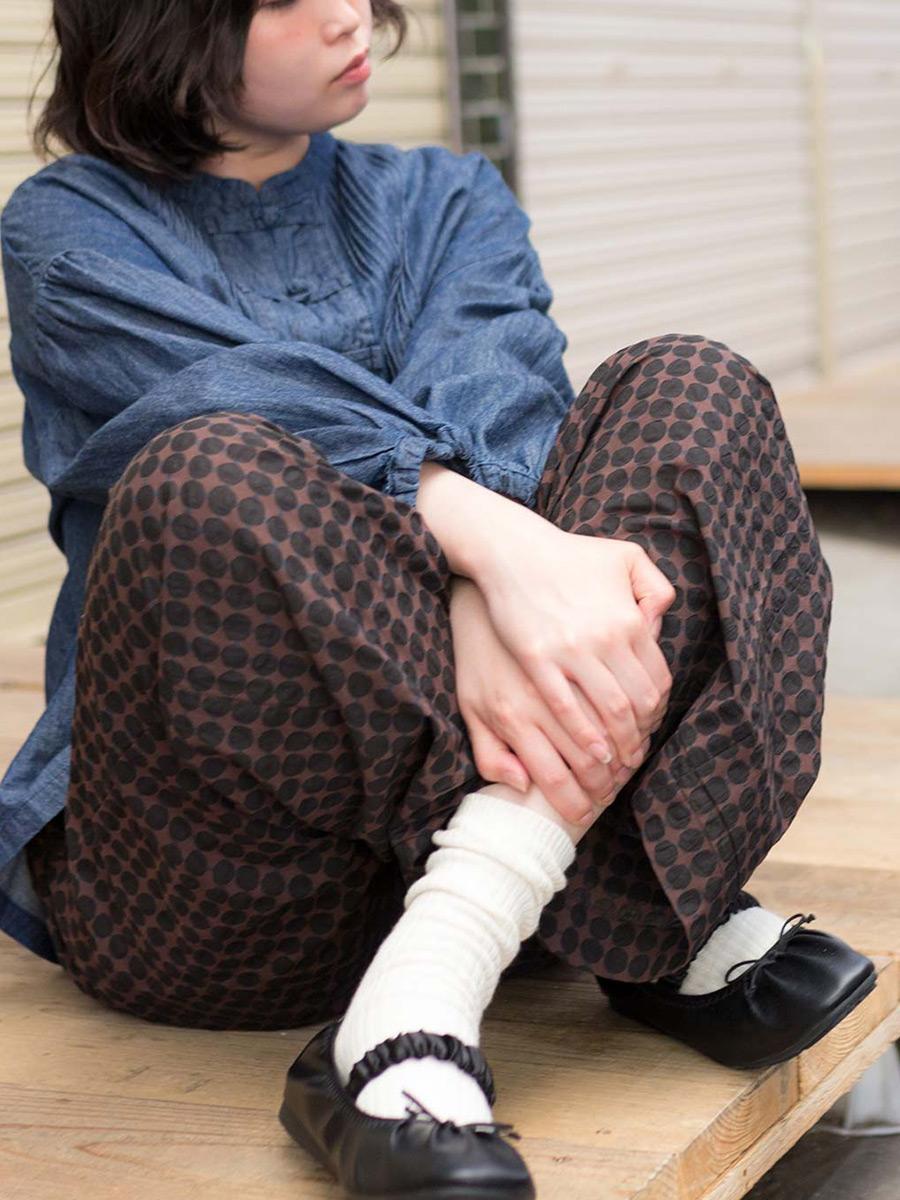 裾タックパンツ　綿団子柄　