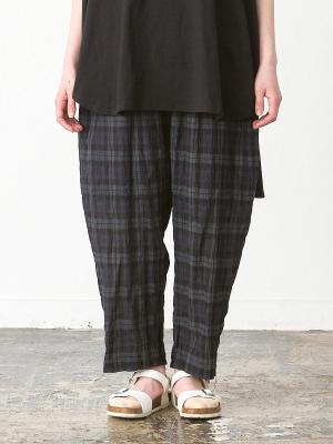 テーパードパンツ　コットン混シャーリング