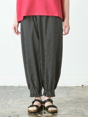裾ゴムバルーンパンツ　綿ペンシルストライプ