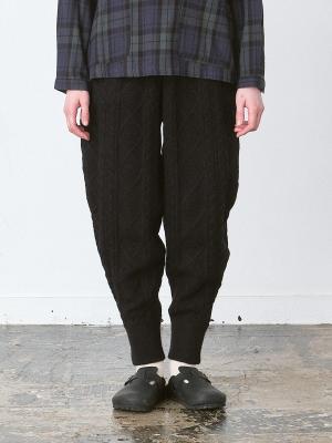 ケーブル編みニットジョガーパンツ