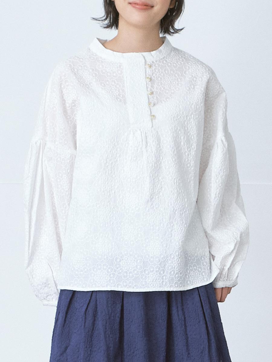 バンドカラープルオーバーブラウス コットン全面花柄刺繍 | シャツBL